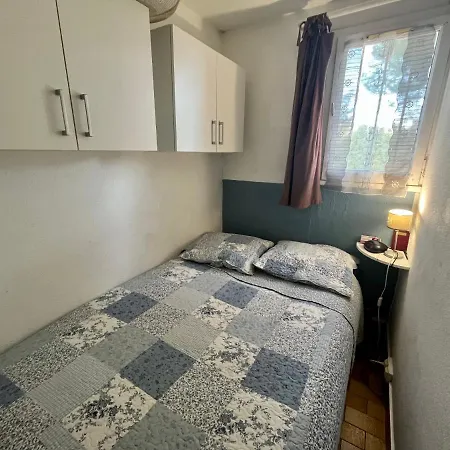Beau T2 En Rez De Jardin, 5 Couchages, Parking Prive شقة